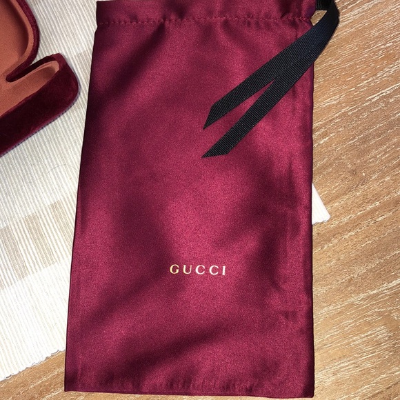 Gucci sunglasses case, ruby red velvet - Picture 5 of 5